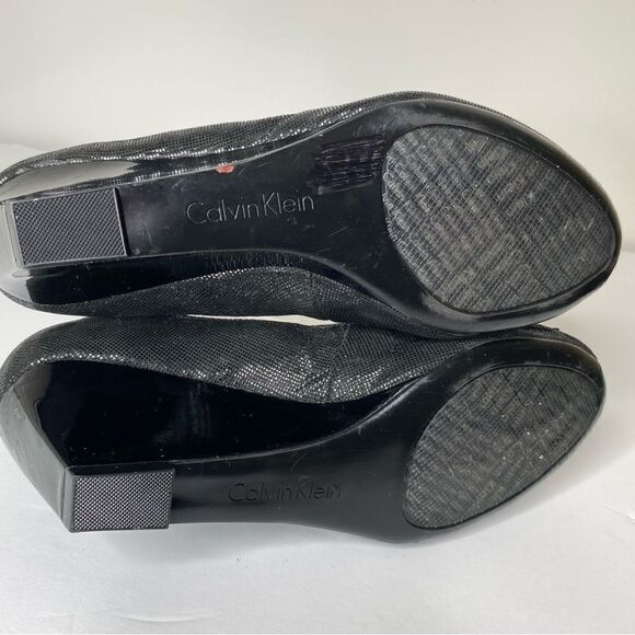 CALVIN KLEIN Women's Black Sue Mini Square Print Peep Toe Wedge Pumps Size 9M - Picture 4 of 10
